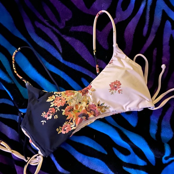 O’Neill castaway bikini top💕💕 - Picture 4 of 11